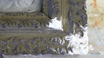 Rénovation et restauration d'un cadre pendant le stage sur meubles vers Bordeaux