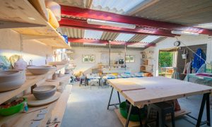 Atelier de la formation céramiste à Lannemezan avec des tours céramique