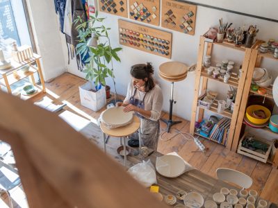 Atelier Les Dégourdies de la formation tournage en céramique à Marseille