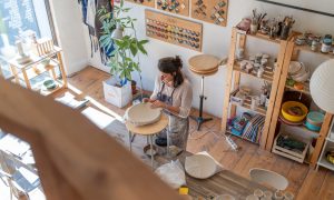 Atelier Les Dégourdies de la formation tournage en céramique à Marseille