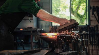 Travail stage forge et ferronnerie d'art dans le Tarn