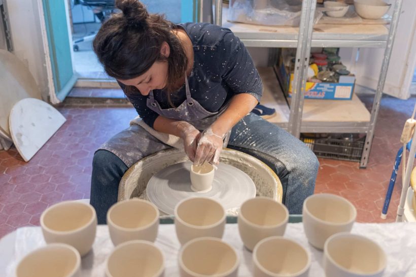 CAP céramiste adulte : la bonne voie pour se professionnaliser en céramique comme ici lors du tournage
