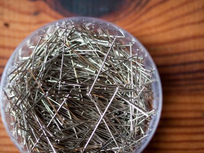 Epingles pendant la formation couture, stylisme et mode à Bordeaux en Gironde