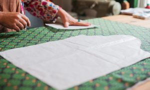 Patronage pendant la formation couture, stylisme et mode avec un couturier à Bordeaux en Gironde