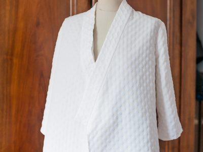 Vêtement sur buste pendant la formation couture, stylisme et mode avec un couturier à Bordeaux en Gironde