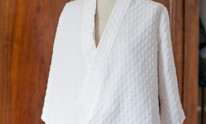 Vêtement sur buste pendant la formation couture, stylisme et mode avec un couturier à Bordeaux en Gironde