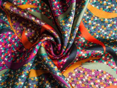 Tissus pendant la formation couture, stylisme et mode avec un couturier à Bordeaux en Gironde