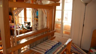 Atelier de tisserand au cours du stage de tissage