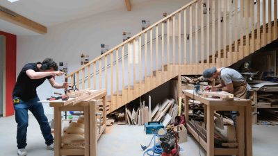 Atelier d'ébéniste en Gironde pendant le stage ébénisterie à Bordeaux