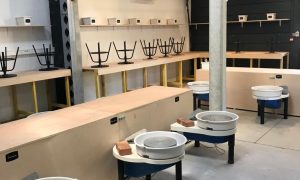 Atelier pendant les cours du soir en Céramique et poterie à Biarritz - Formation