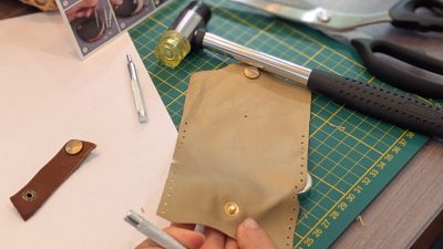 Etape de fabrication atelier d'initiation cuir