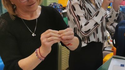 Stagiaires lors de l'atelier d'initiation au cuir