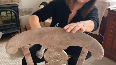 Peinture d'une chaise stage créatif de peinture sur meuble