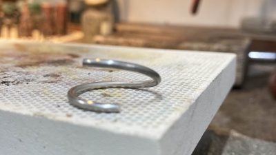 Création d'une bague pendant le stage chez un bijoutier à Montpellier