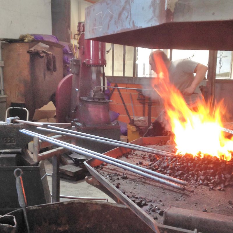 Travail du métal Boris Klein forgeron dans l'Aude