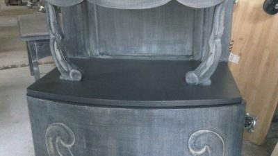 Chevet noir au cours du stage relooking de meubles