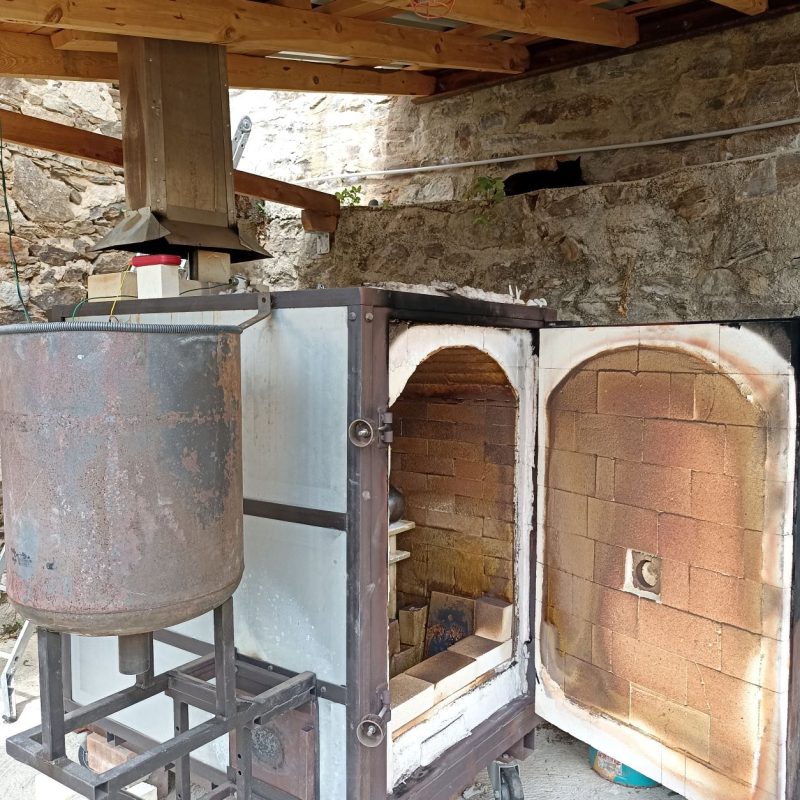 Four pendant le stage de poterie et céramique africaine en Aveyron