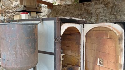 Four pendant le stage de poterie et céramique africaine en Aveyron