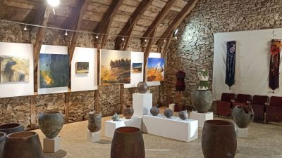 Boutique de l'atelier pendant le stage de poterie et céramique africaine proche de Rodez