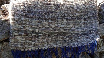 Echarpe en laine faite pendant le stage de tissage