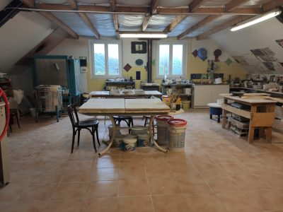 Atelier de la formation céramique et poterie avec une céramiste dans les Pyrénées