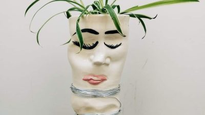 Vase original pendant le stage de céramique et poterie dans l'atelier de Ludivine en Normandie