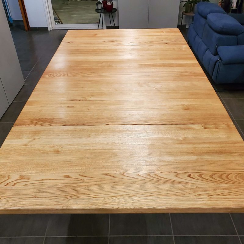 Table faite par Damien, ébéniste qui propose des stages