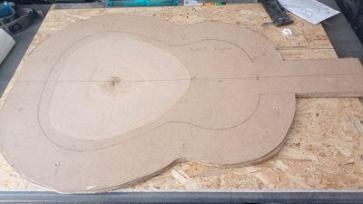 Patron en bois atelier d'initiation à la lutherie en Ariège