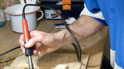 Technique de soudure pendant le stage vitrail Tiffany