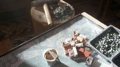 Outils pour la mosaïque romaine pendant le stage à Toulouse