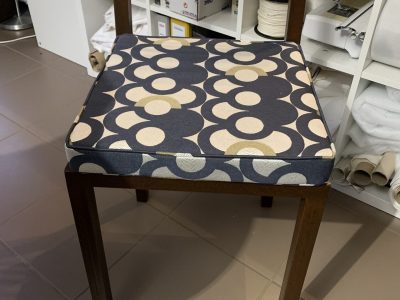 Chaise formation couture d'ameublement sur les coussins : les essentiels