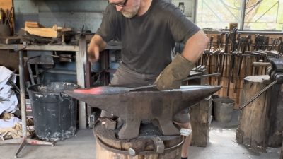 Métal chauffé à blanc stage découverte de l'univers de la forge