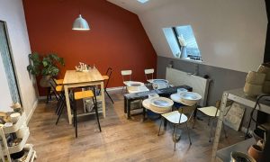 Atelier de céramiste pendant la formation en céramique à Lille dans les Hauts de France
