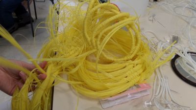 Œuvre en cours lors du stage de tissage sans métier