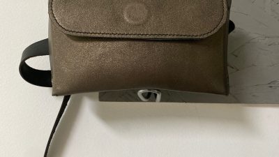 Petit sac au cours du stage d'initiation à la maroquinerie et sellerie à Pars