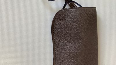 Etui de lunettes effectué lors du suage d'initiation à la maroquinerie et sellerie à Paris