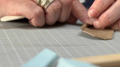 Pliage stage de modelage du cuir - Marqueterie et gainerie à Paris