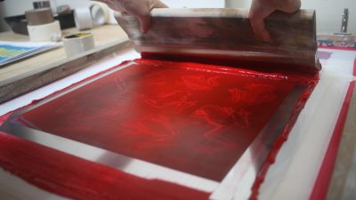 Tirage de couleur atelier d'initiation à la sérigraphie
