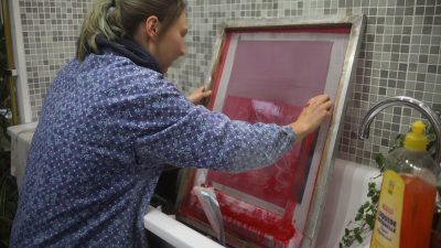 Nettoyage de cadre atelier d'initiation à la sérigraphie