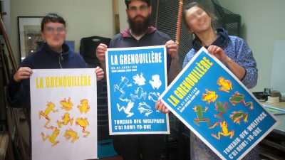 Stagiaire lors de l'atelier d'initiation à la sérigraphie