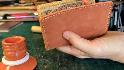 Portefeuille en création au cours du stage en maroquinerie dans les Pyrénées Atlantiques (64)