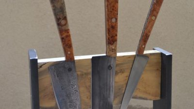 Quelques couteaux forgés pendant le stage avec un forgeron coutelier