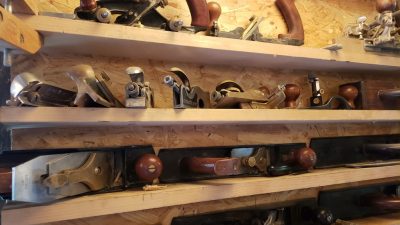 Outils d'ébéniste pendant le stage dans une ébénisterie entre Montauban et Cahors