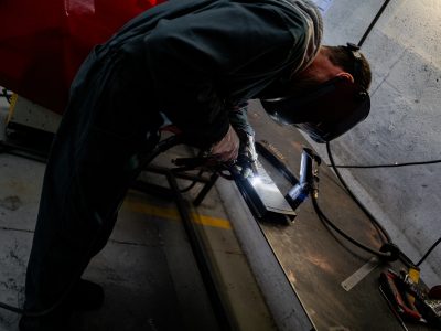 Carrossier expert pendant la formation carrosserie en Ile-de-France