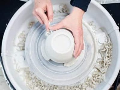 Tournassage porcelaine formation Tournage en Céramique proche d'Annecy - Crédit de Jan Hettenkofer