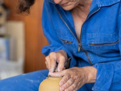 Lydie Morel, céramiste qui dispense une formation céramique et poterie à Fronton entre Montauban et Toulouse