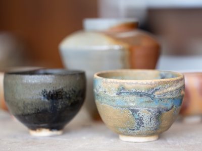 Mugs tournés pendant une formation poterie et céramique par la céramiste Lydie MOREL à Fronton vers Toulouse Toulouse