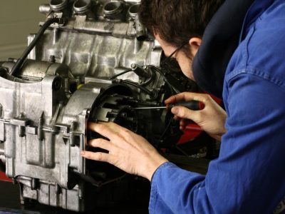 Ajustement moteur pendant la formation mécanique moto