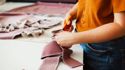 Tissu stage restauration d'une chaise à Toulouse