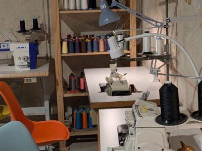 Poste atelier formation couture - Retouches simples à Montpellier